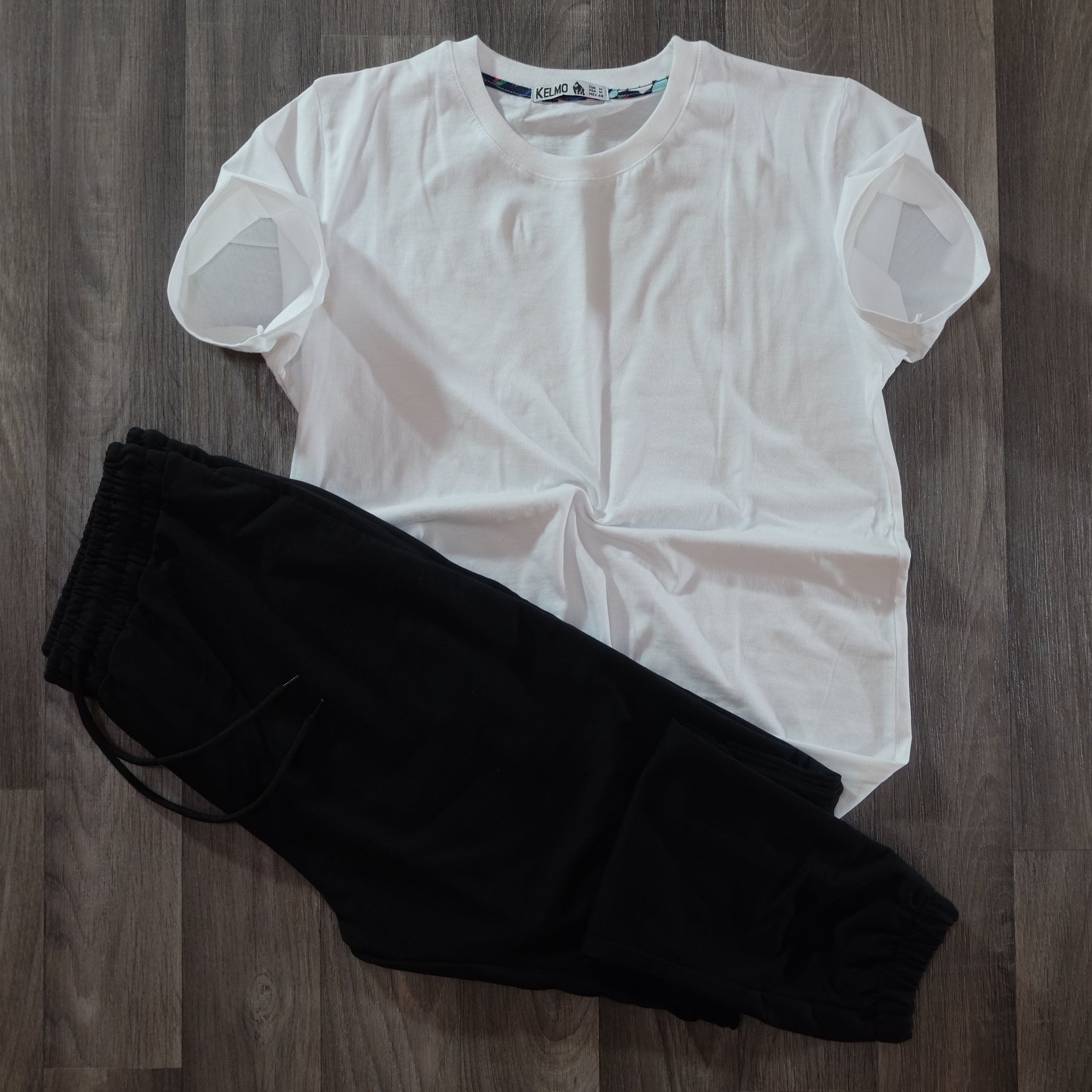 Ensemble T-Shirt Blanc et Jogging Noir