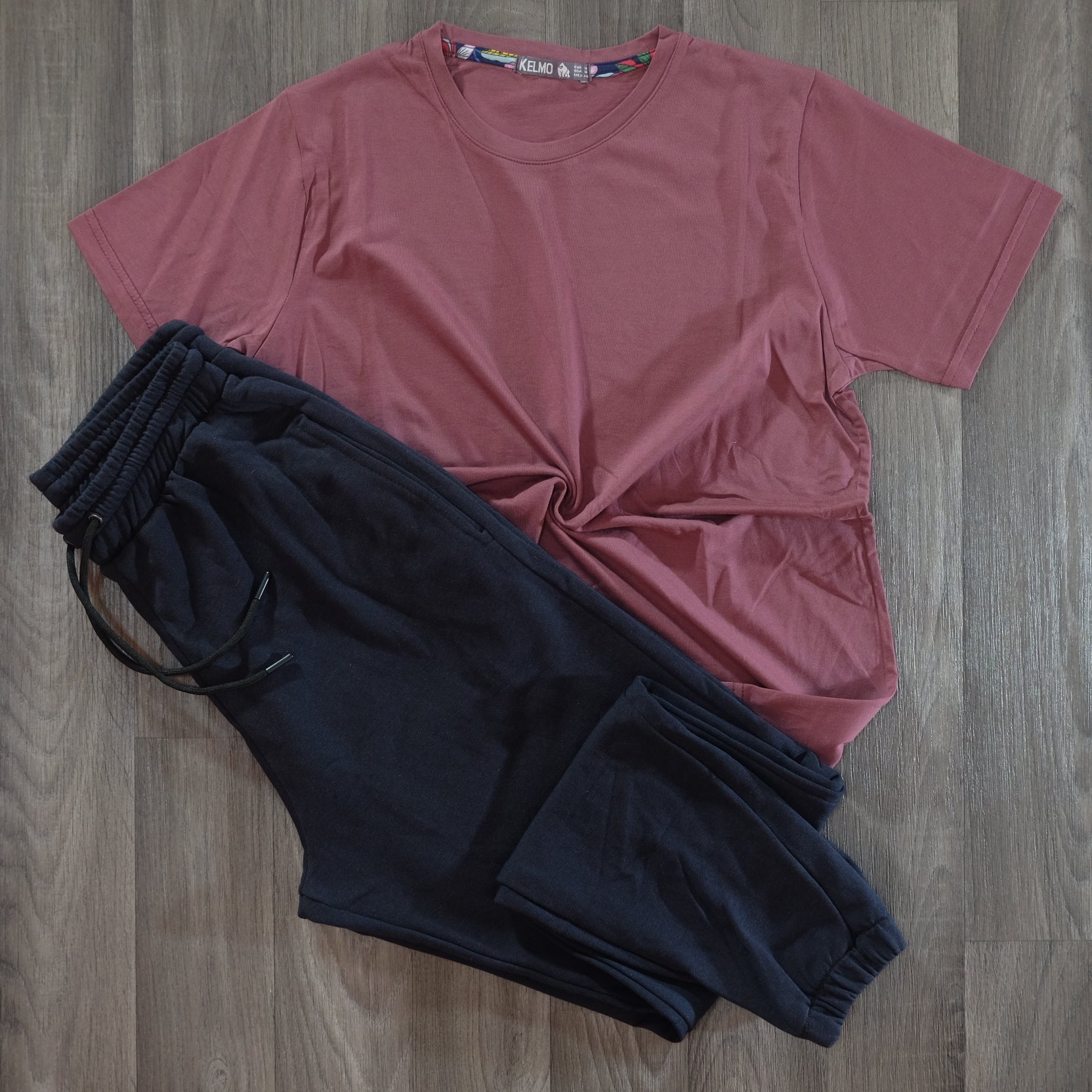 Ensemble T-Shirt Grenat et Jogging Bleu Nuit