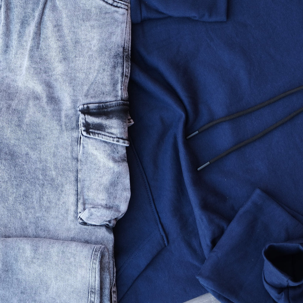 Ensemble Cargo Jeans Délavé Gris et Capuche Cotton Bleu Marine