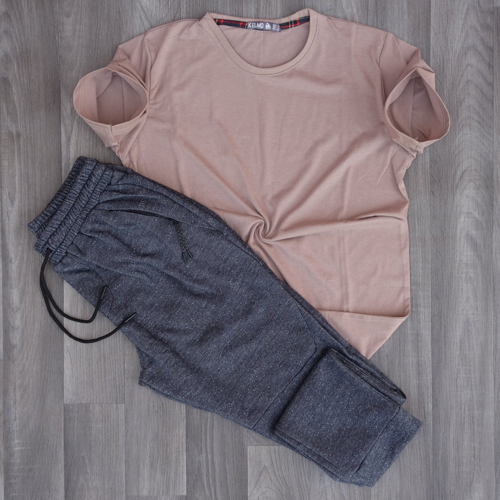 Ensemble T-shirt Beige Caramel et Jogging Bleu Chine