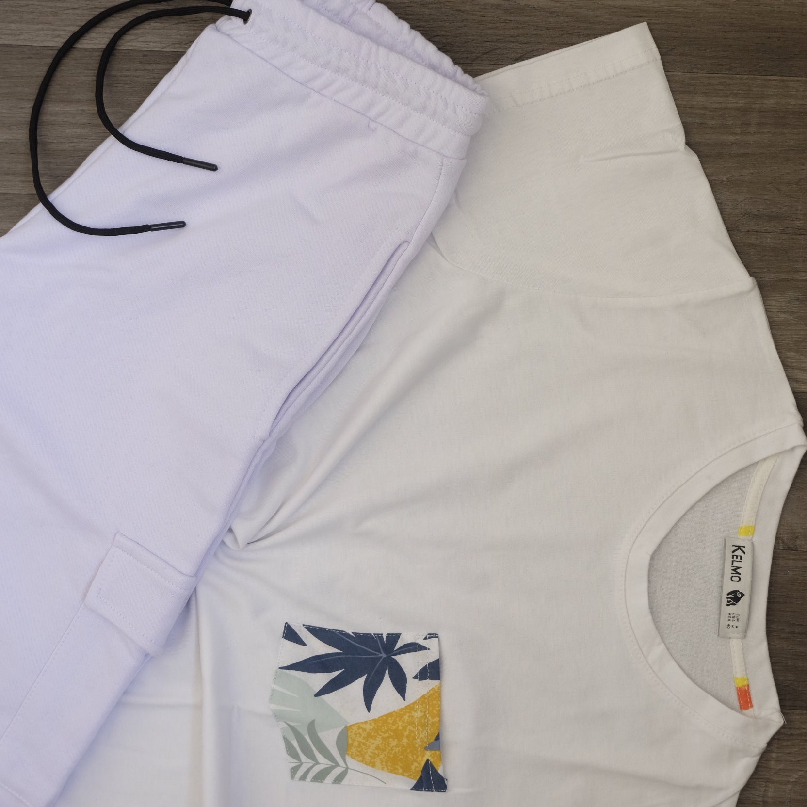 Ensemble T-shirt Blanc Hawaï et Jogging Cargo Blanc