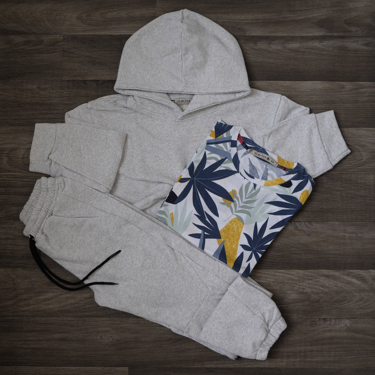 Ensemble Enfant 3 Pièces Survêtement à Capuche Gris Chiné + T-Shirt Imprimé Tropical