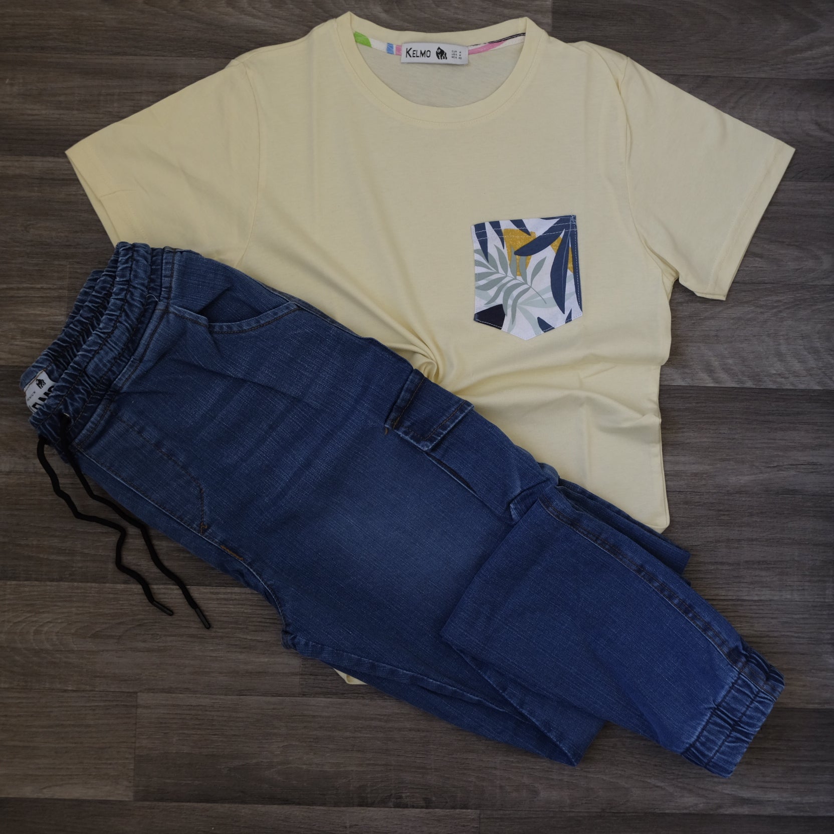 Ensemble T-shirt Jaune Hawaï et Jean Bleu Délavé